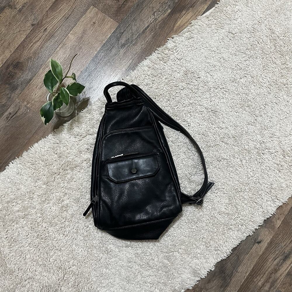 Clarks Black Pebbles Genuine Leather Convertible Sling Travel Backpack